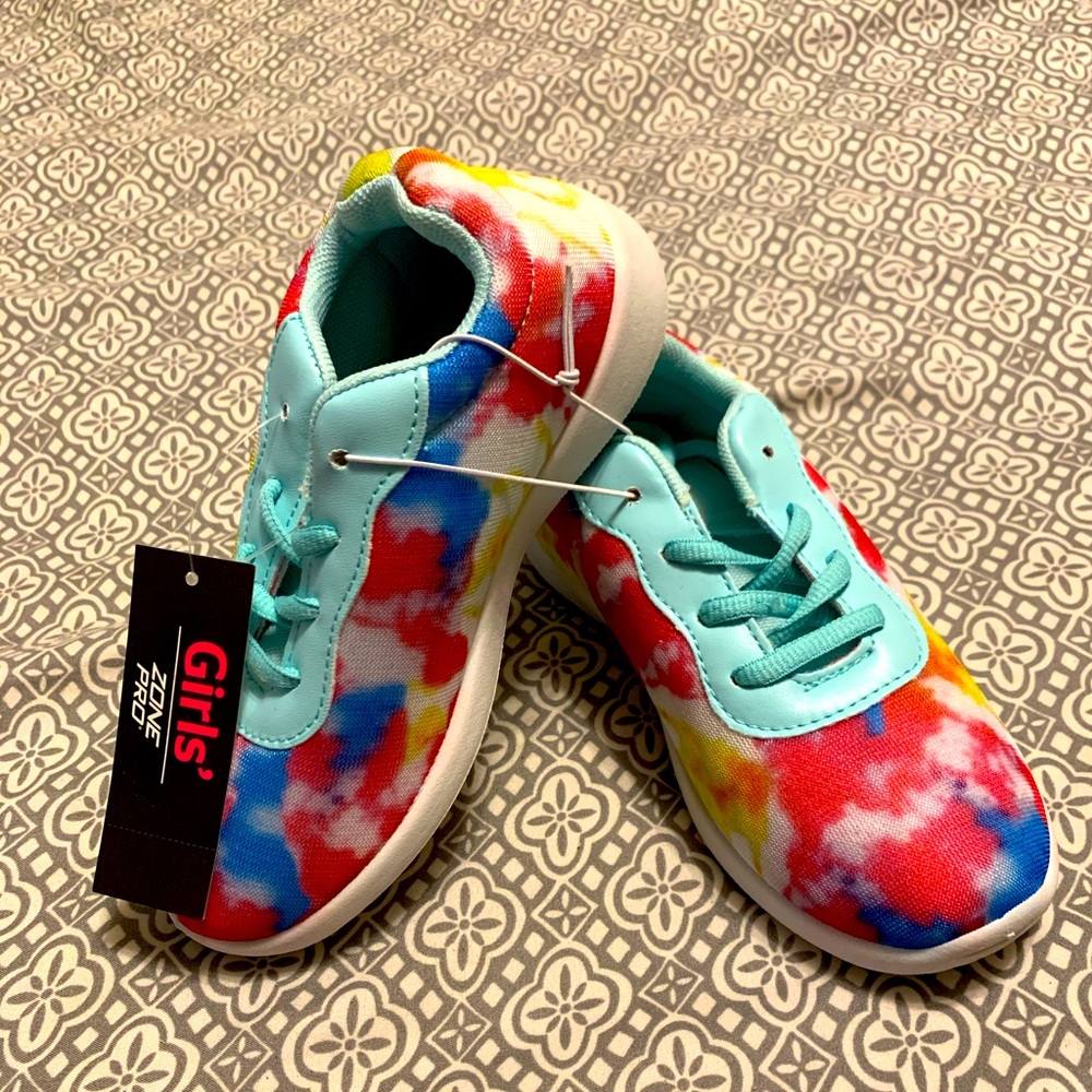 🌈 NWT Tennis shoes 🌈
